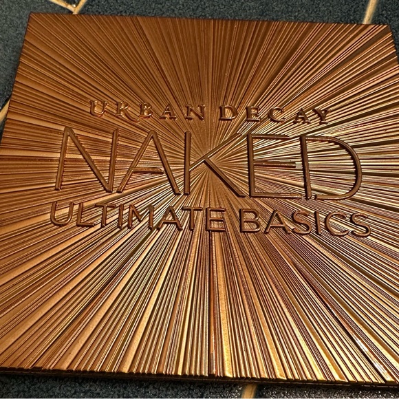 Urban Decay Naked Ultimate Basics in Radiant Bronze - Picture 1 of 4